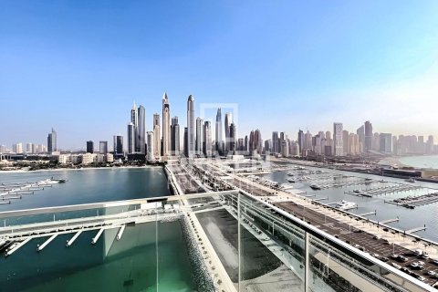 Квартира с 3 спальнями в EMAAR Beachfront, ОАЭ №192682