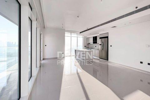 Квартира с 3 спальнями в EMAAR Beachfront, ОАЭ №192682 5