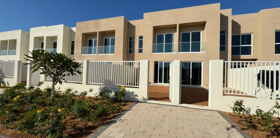 2 bedrooms Townhouse in Ras Al Khaimah, UAE No. 183653