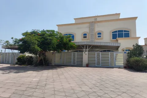 4 bedrooms Villa in Muscat, Oman No. 108479 2