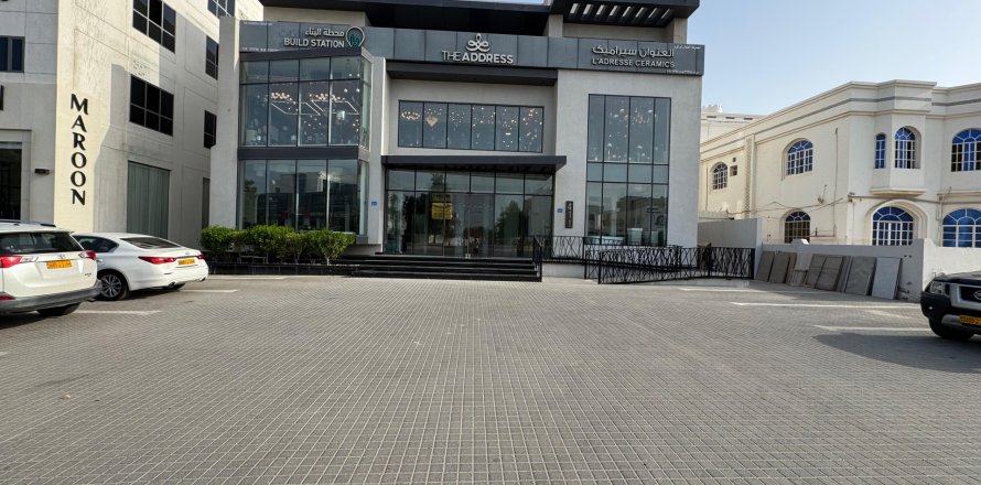 Commercial property de 1440m² en Muscat, Oman No. 108481