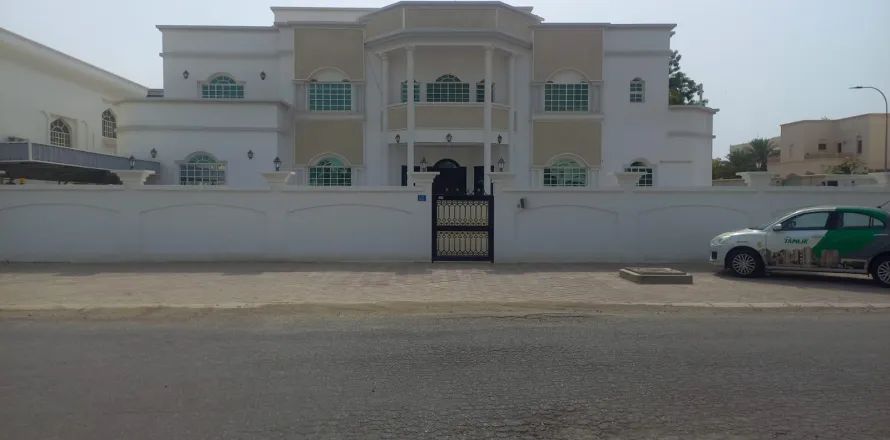 Villa de 8 dormitorios en Muscat, Oman No. 108485