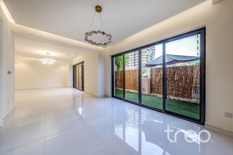 Villa de 4 chambres à Bloomingdale, UAE No. 206205 21
