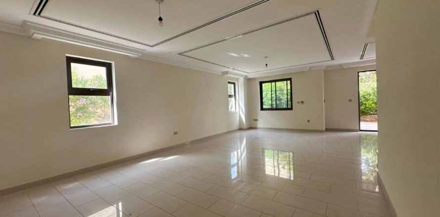 Вилла с 4 спальнями в Дубай, ОАЭ №146345