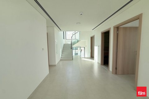 Villa de 4 dormitorios en Dubai, UAE No. 125111 17