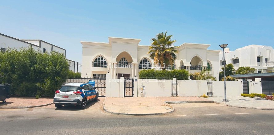 4 bedrooms Twin Villa in Muscat, Oman No. 53844