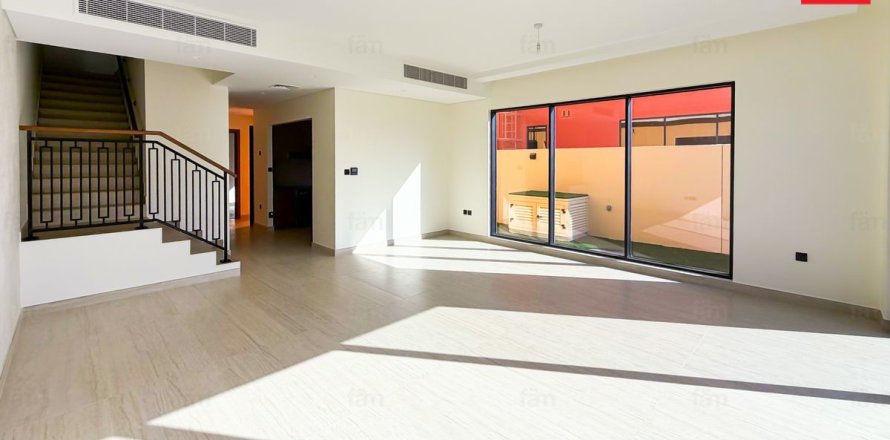 5 bedrooms Townhouse in Dubai, UAE No. 173256