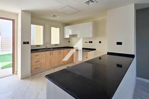 2 bedrooms Villa in Dubai Land, UAE No. 135431 8