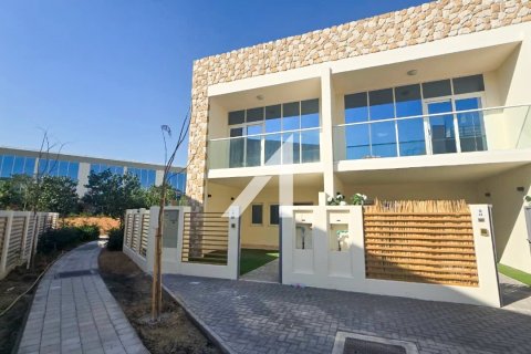 2 bedrooms Villa in Dubai Land, UAE No. 135431 13