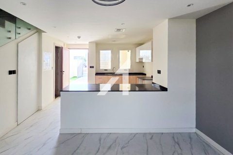 2 bedrooms Villa in Dubai Land, UAE No. 135431 5