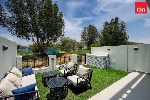 Villa de 4 dormitorios en Dubai, UAE No. 103441 2