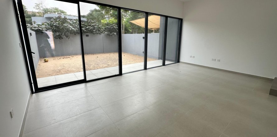 2 bedrooms Townhouse in Tilal City, UAE No. 195030
