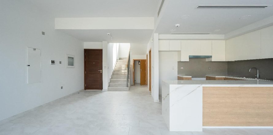 4 bedrooms Townhouse in Dubai Land, UAE No. 195031