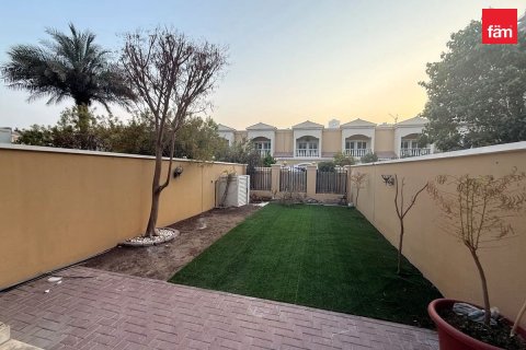 2 bedrooms Villa in Dubai, UAE No. 198644 9