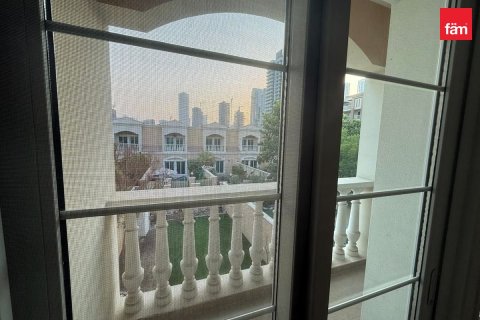 2 bedrooms Villa in Dubai, UAE No. 198644 3