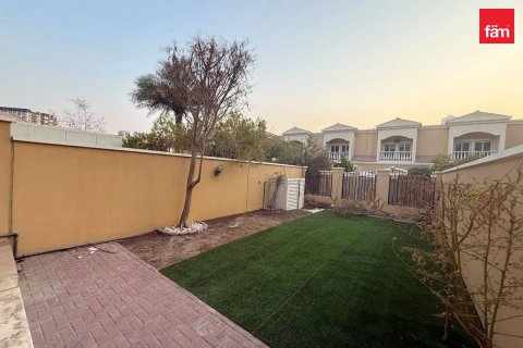2 bedrooms Villa in Dubai, UAE No. 198644 4