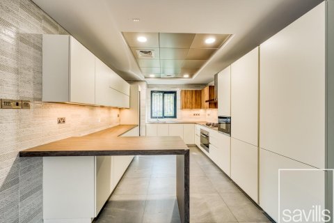 Вилла с 4 спальнями в Jumeirah Islands, ОАЭ №136521 8