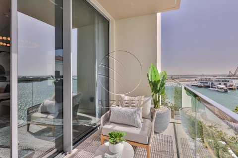 7 bedrooms Villa in Abu Dhabi, UAE No. 91327 10