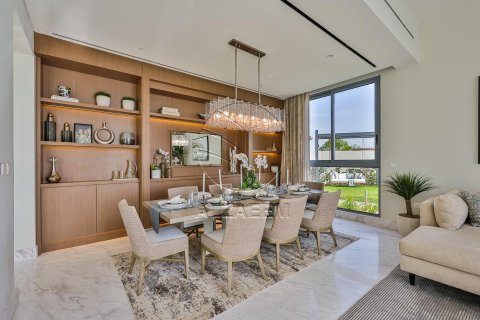 7 bedrooms Villa in Abu Dhabi, UAE No. 91327 23