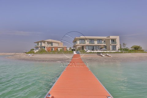 7 bedrooms Villa in Abu Dhabi, UAE No. 91327 2