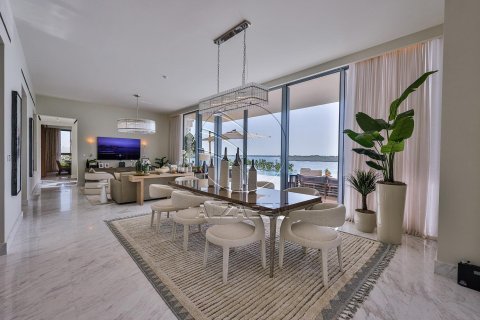 7 bedrooms Villa in Abu Dhabi, UAE No. 91327 3