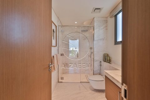 7 bedrooms Villa in Abu Dhabi, UAE No. 91327 11