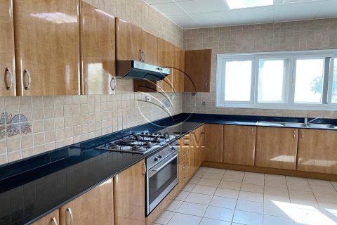7 bedrooms Villa in Marina Village, UAE No. 91329 6