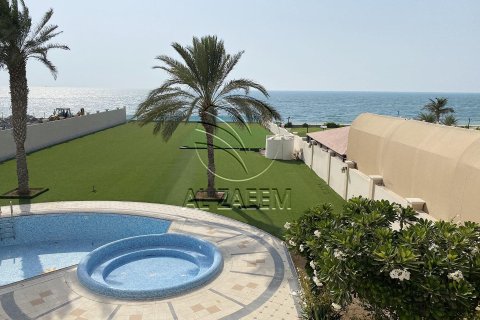 7 bedrooms Villa in Marina Village, UAE No. 91329 2