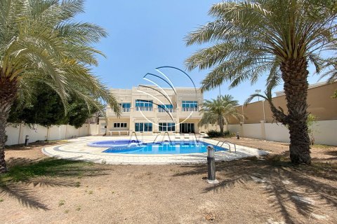 4 bedrooms Villa in Marina Village, UAE No. 91330 2