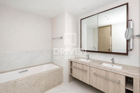 Appartement de 2 chambres à Address Harbour Point, UAE No. 201412 16