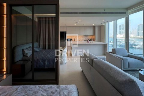 1 bedroom Apartment in EMAAR Beachfront, UAE No. 192931 6