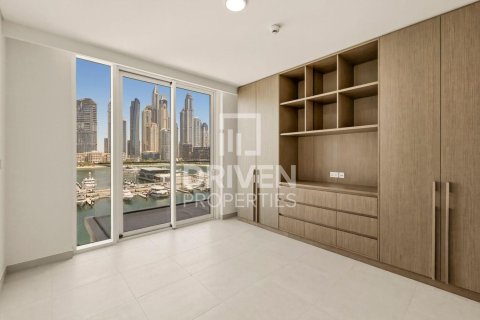 Квартира с 3 спальнями в EMAAR Beachfront, ОАЭ №191843 14