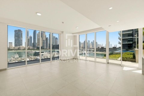 Квартира с 3 спальнями в EMAAR Beachfront, ОАЭ №191843
