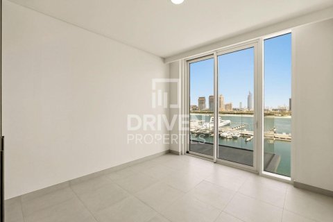 Квартира с 3 спальнями в EMAAR Beachfront, ОАЭ №191843 10