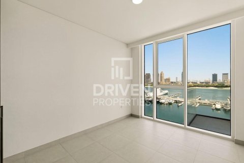 Квартира с 3 спальнями в EMAAR Beachfront, ОАЭ №191843 9