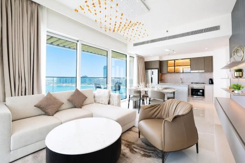 Квартира с 2 спальнями в EMAAR Beachfront, ОАЭ №191841 3