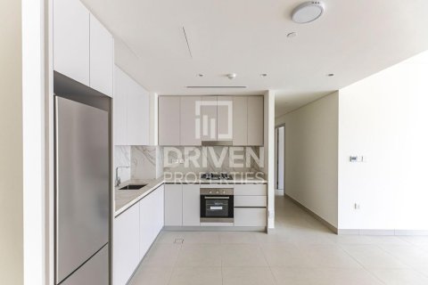 Квартира с 2 спальнями в EMAAR Beachfront, ОАЭ №192087 7