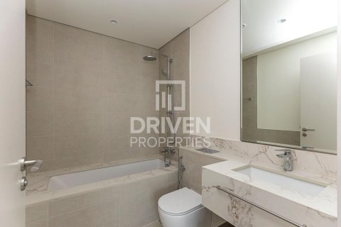 Квартира с 2 спальнями в EMAAR Beachfront, ОАЭ №192087 10