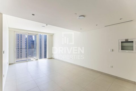 Квартира с 2 спальнями в EMAAR Beachfront, ОАЭ №192087 4