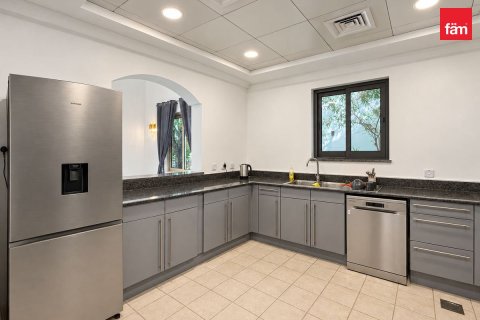 4 bedrooms Villa in Jumeirah Islands, UAE No. 210525 9