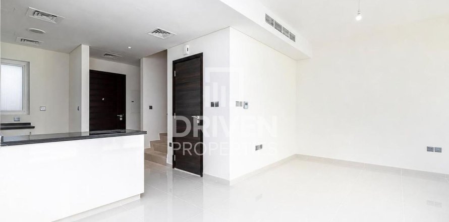 3 bedrooms Townhouse in Dubai, UAE No. 201569