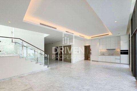 Villa de 4 dormitorios en District One, UAE No. 193098