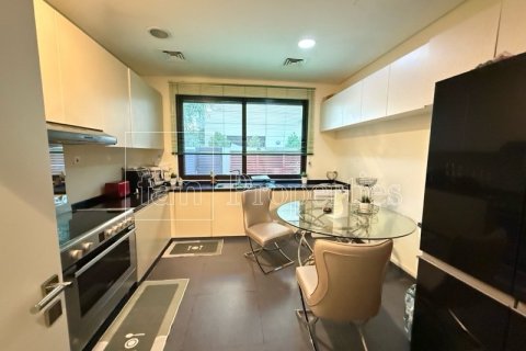 Villa de 4 dormitorios en Dubai, UAE No. 100157 10