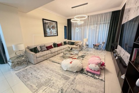 Villa de 4 dormitorios en Dubai, UAE No. 100157 2