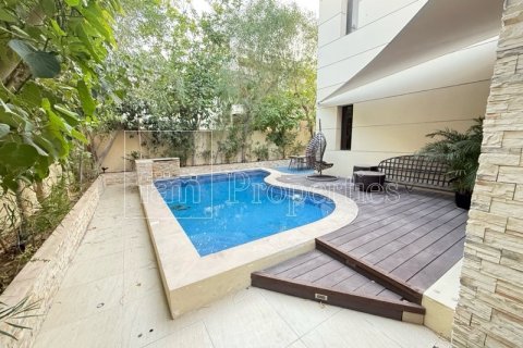 Villa de 4 dormitorios en Dubai, UAE No. 100157 16