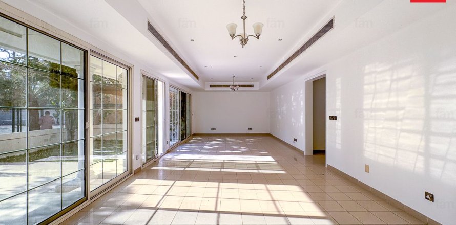 4 bedrooms Villa in Umm Suqeim, UAE No. 134122