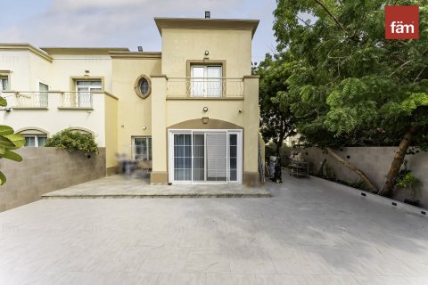 Villa de 4 dormitorios en Dubai, UAE No. 103338 1