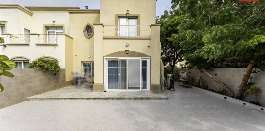 Villa de 4 dormitorios en Dubai, UAE No. 103338