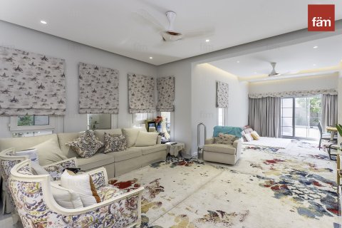 Villa de 4 dormitorios en Dubai, UAE No. 103338 24