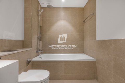 Apartment de 2 dormitorios en EMAAR Beachfront, UAE No. 62252 29